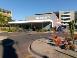 Mcdonald's Parktown Drive-thru outside