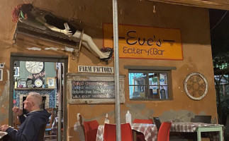 Eve's Eatery inside