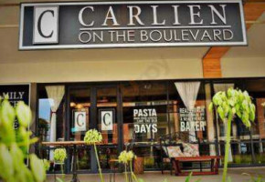 Carlien On The Boulevard food