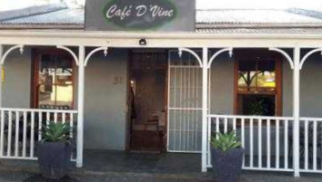 Cafe D'vine outside