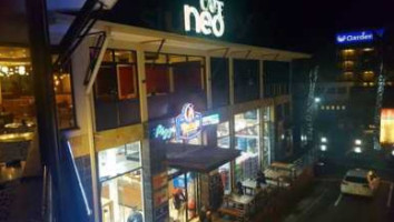 Café Neo outside