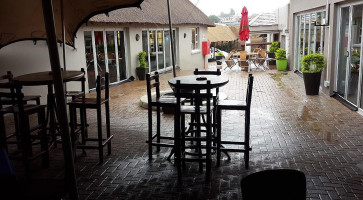 Disoufeng Pub outside
