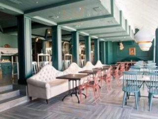 Strolla Restaurant And Bar