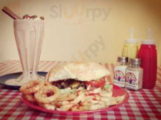 Stella-lou's Retro Diner And Take Away